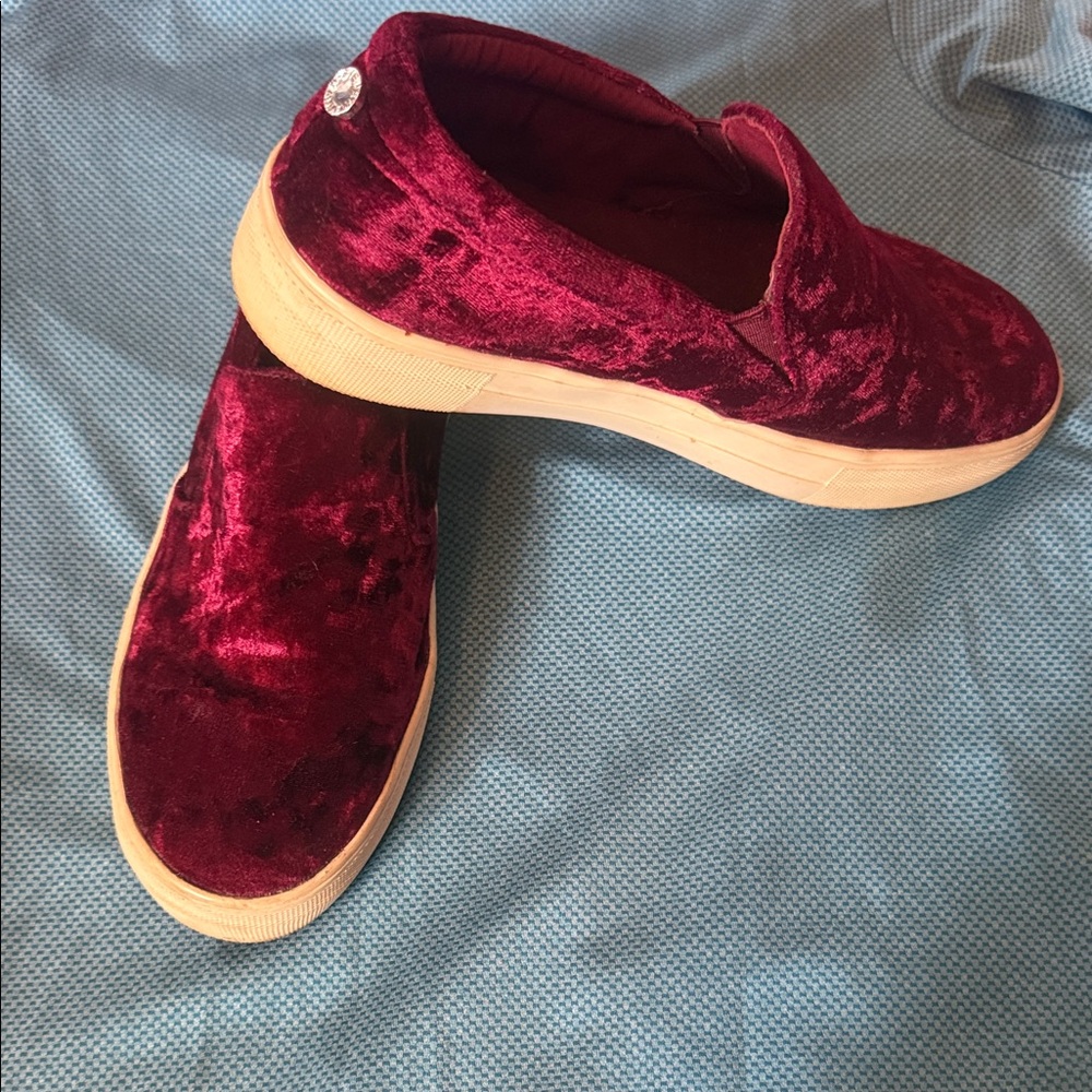Steve Madden size 8 Velvet Slip-On Women's Sneakers in Burgundy